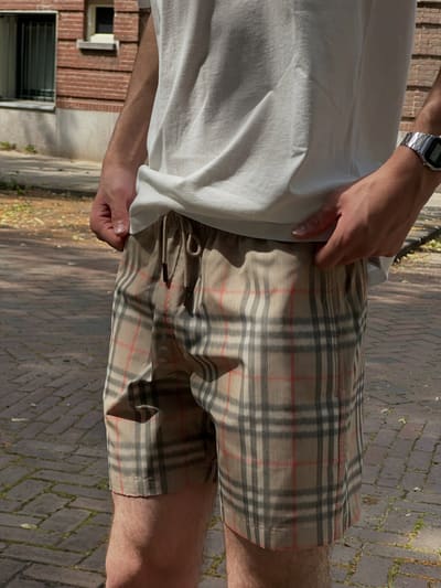 The Burberry Shorts. 40% off.

#burberry